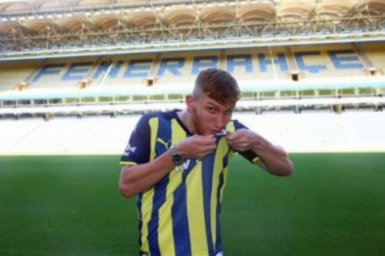 Fenerbah&ccedil;e, Burak Kapacak'ın lisansını &ccedil;ıkardı