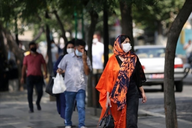 İran'da son 24 saatte 583 kişi Kovid-19'dan hayatını kaybetti