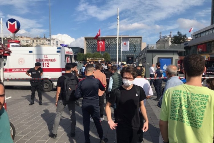 Taksim&nbsp;Metrosu'nda raylara atlayarak intihar eden kişi hayatını kaybetti