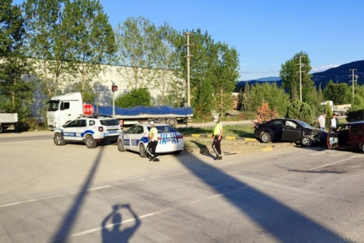 Karab&uuml;k'te trafik kazası: 6 yaralı