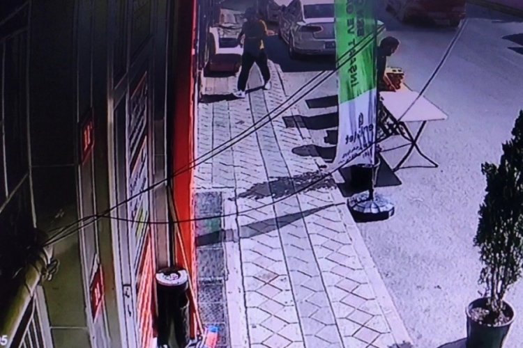 İş yerinde silahlı saldırıya uğradı, esnaf yardıma koştu