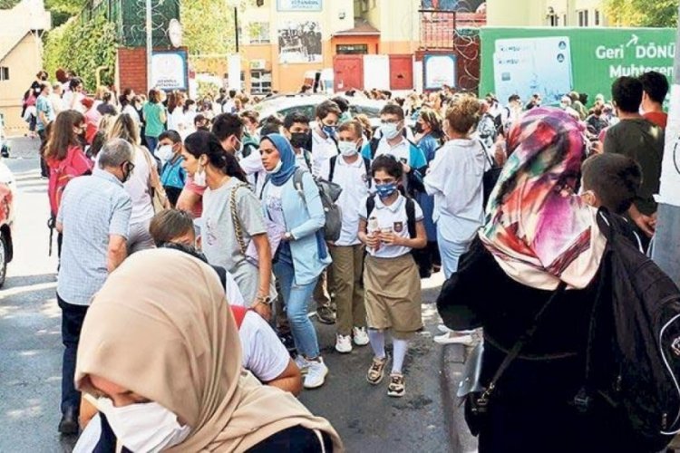Veliler, sosyal mesafe kuralını unuttu!