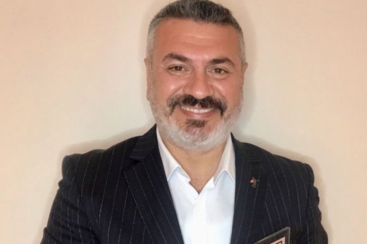 Bursa Uludağ &Uuml;niversitesi akademisyenine Tiyatroya Akademik Katkı &ouml;d&uuml;l&uuml;