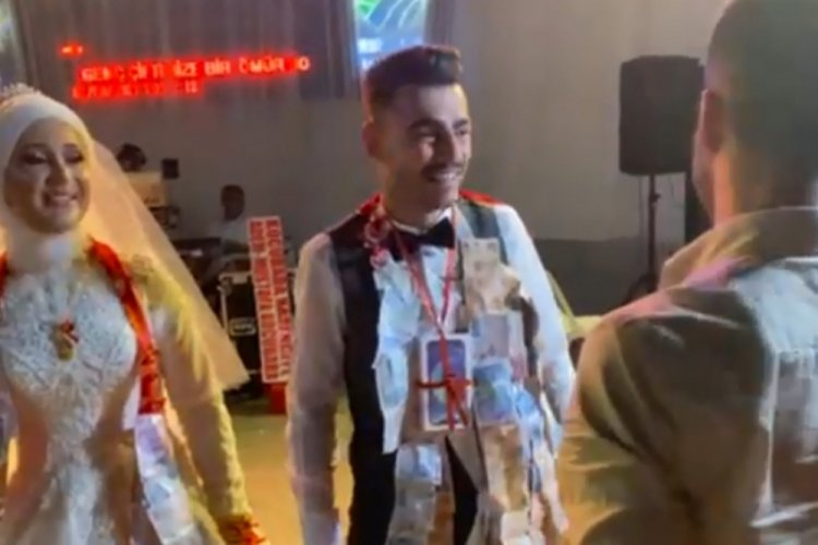 Arkadaşından, damada 11 bin TL'lik telefon hediyesi
