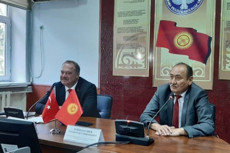 T&uuml;rkiye'den Kırgızistan'a 150 bin doz aşı desteği