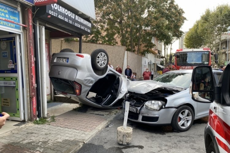 Takla atan otomobildeki anne ile kızı yaralandı