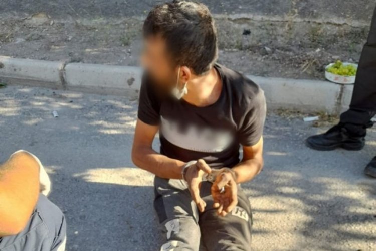 Polise bı&ccedil;ak &ccedil;eken kişi, bacağından vurularak etkisiz hale getirildi