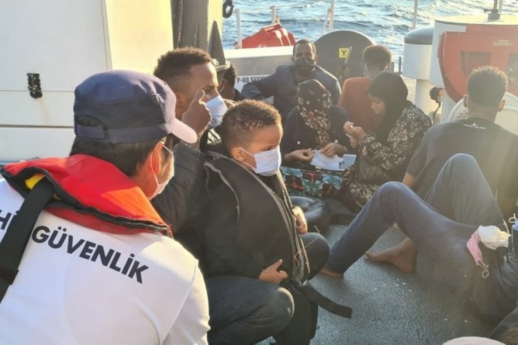 Aydın Kuşadası'nda 30 g&ouml;&ccedil;men kurtarıldı