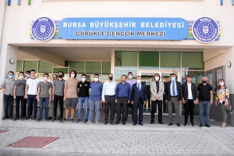 Bursa Uludağ &Uuml;niversitesi Rekt&ouml;r&uuml; Kılavuz'dan TEKNOFEST'te yarışan &ouml;ğrencilere ziyaret