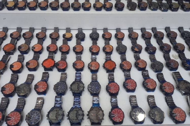 İstanbul Bağcılar'da 6 milyon 300 bin liralık kol saati ele ge&ccedil;irildi