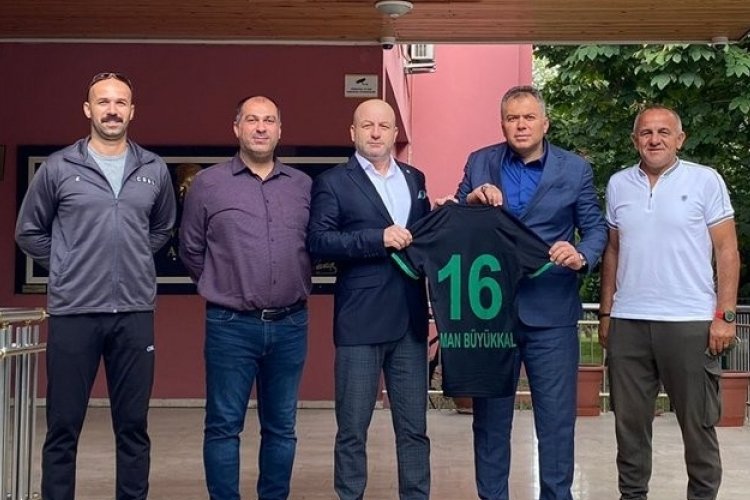 Bursaspor Başkanı G&uuml;lg&uuml;ler BTSO Celal S&ouml;nmez Spor Lisesi'ni ziyaret etti