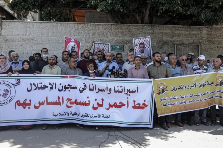 Gazze'de İsrail hapishanelerindeki Filistinli esirler için gösteri düzenlendi