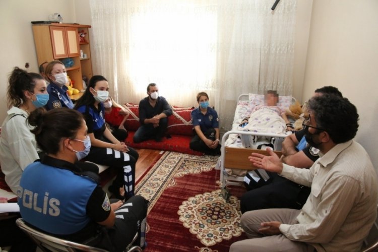 Van'da eşinin balkondan atarak fel&ccedil; bıraktığı &Ccedil;iğdem'e KADES'i anlattılar