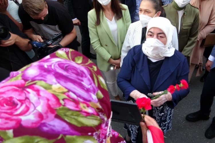 Semiha Yıldırım evlat n&ouml;betindeki ailelerle bir araya geldi