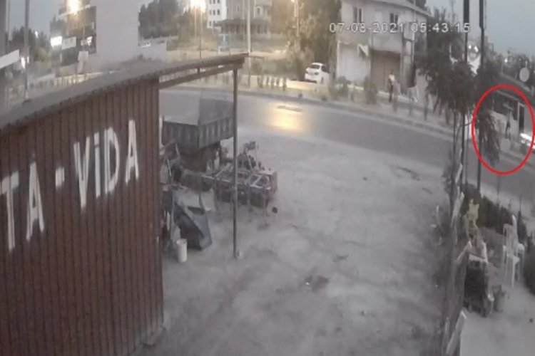 Hatay'da 3 &ccedil;ocuk annesinin &ouml;ld&uuml;ğ&uuml; feci kazanın g&ouml;r&uuml;nt&uuml;leri ortaya &ccedil;ıktı