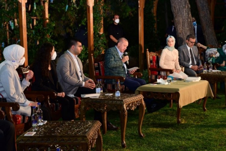 Cumhurbaşkanı Erdoğan Kahramanmaraş'ta gen&ccedil;lerle buluştu