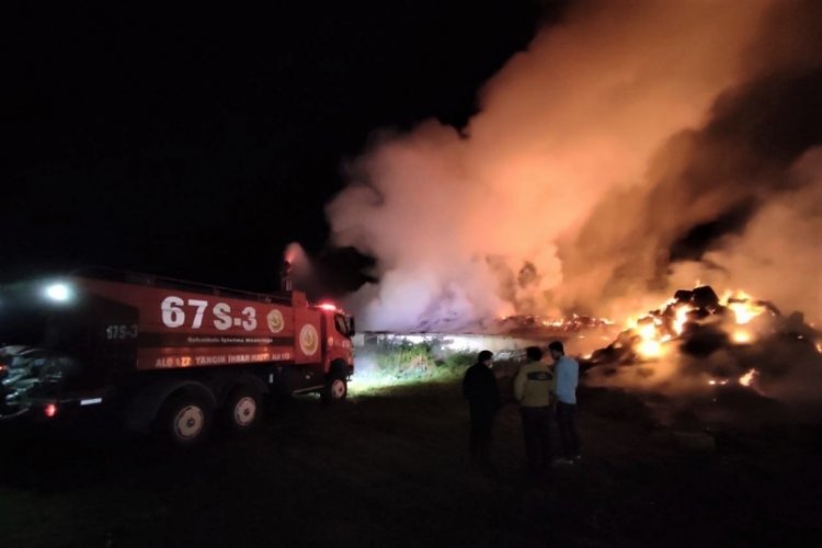 Karab&uuml;k'te besi &ccedil;iftliği yandı, hayvanlar son anda kurtarıldı