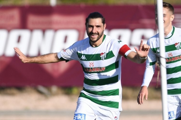Bursaspor'dan ayrılan &Ouml;zer Hurmacı kul&uuml;p bulamadı