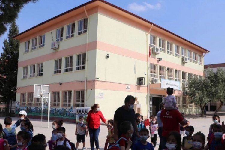 Kayıp oyuncak y&uuml;z&uuml;nden &ouml;ğretmene darp