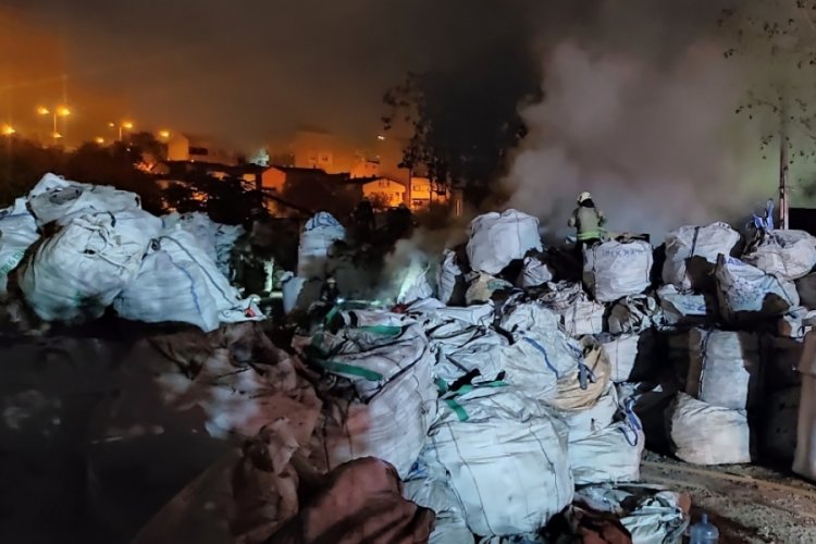 Geri d&ouml;n&uuml;ş&uuml;m fabrikasında korkutan yangın