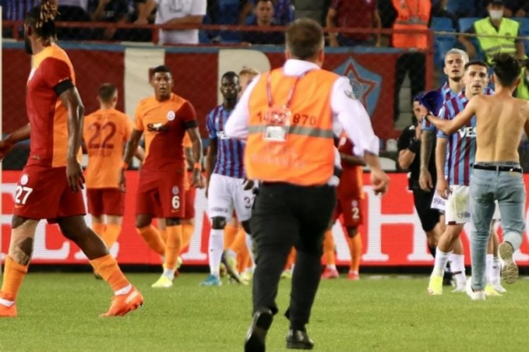 Trabzonspor'da Abd&uuml;lkadir &Ouml;m&uuml;r g&ouml;zyaşlarına boğuldu
