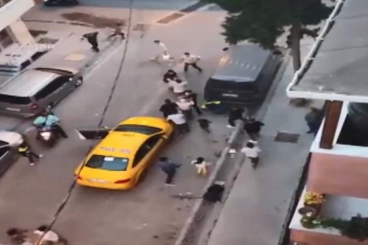 İstanbul Esenyurt'ta taksiciyle m&uuml;şteri arasında kavga!
