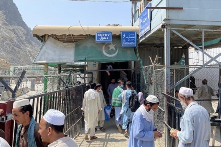Taliban, Pakistan-Afganistan arasındaki Torkham sınırından yaya ge&ccedil;işlerini durdurdu