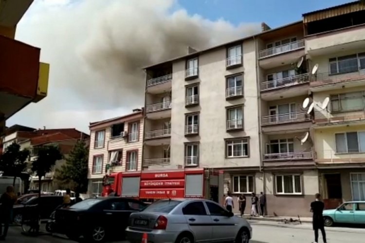 Bursa'da salça yaparken apartmanda yangın çıktı