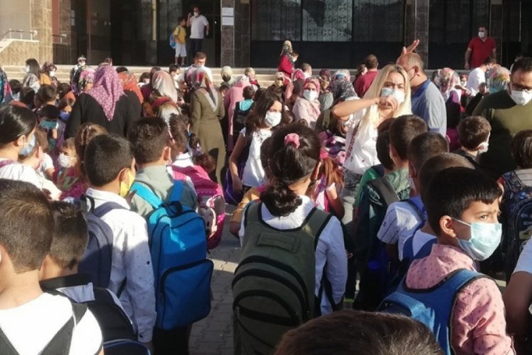 CHP Milletvekili Kaya: Covid-19 aşısı olmayan hi&ccedil; kimse okula alınmamalı