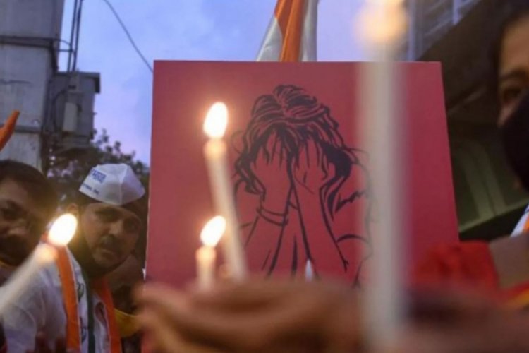 Hindistan'da tecav&uuml;ze uğrayan kadın hayatını kaybetti