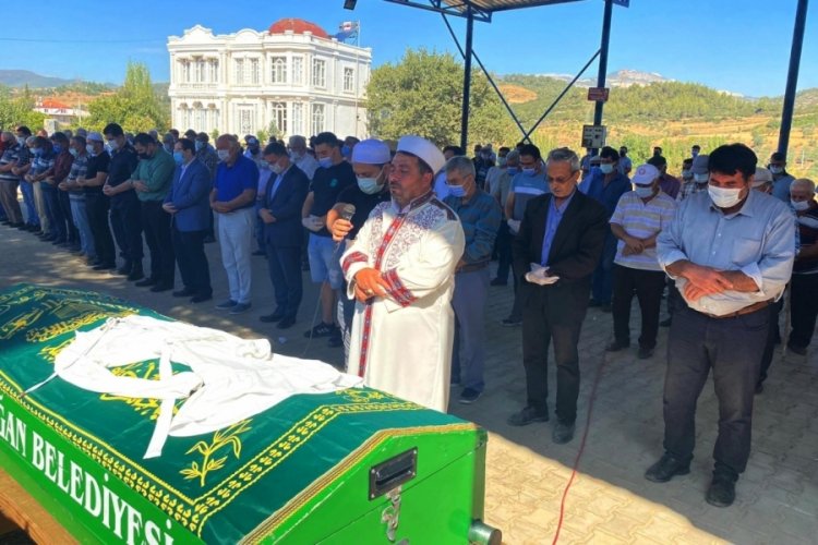 Muğla'da Merve'nin tabutunun &uuml;zerine en sevdiği elbisesi koyularak uğurlandı