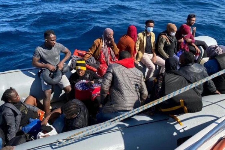 İzmir'de 161 d&uuml;zensiz g&ouml;&ccedil;men son anda yakalandı