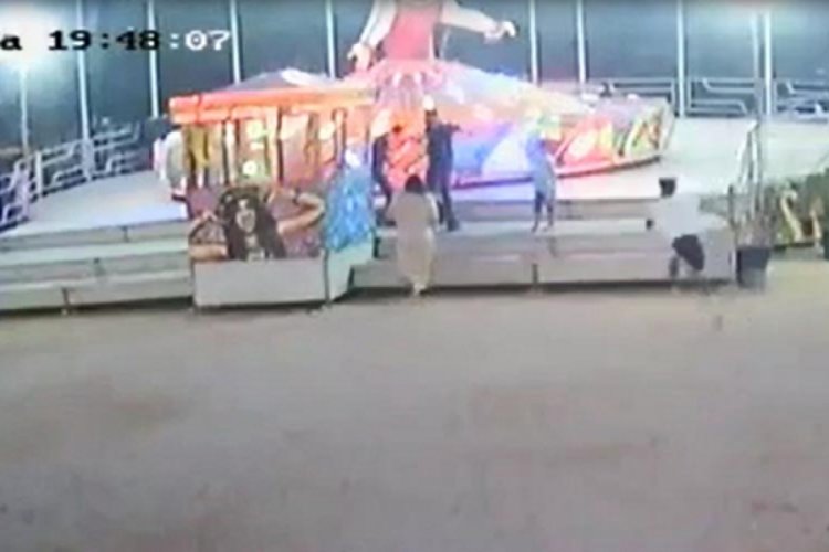 Kocaeli İzmit'te lunaparkta balerine &ccedil;ocuğunu bindirmeyen g&ouml;revliye silah &ccedil;ekti