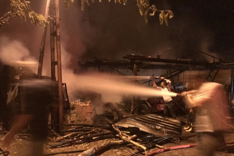 Malatya'da odun deposunda &ccedil;ıkan yangın kontrol altına alındı