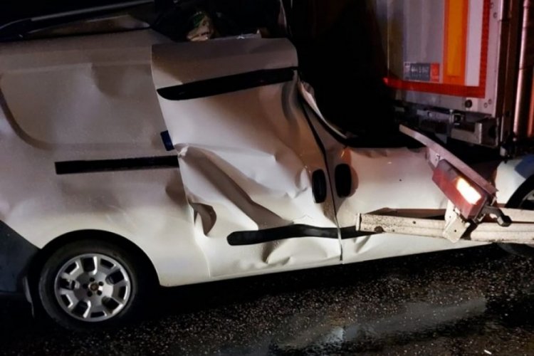 Konya Kulu'da hafif ticari ara&ccedil;, TIR'a &ccedil;arptı! 1 &ouml;l&uuml;