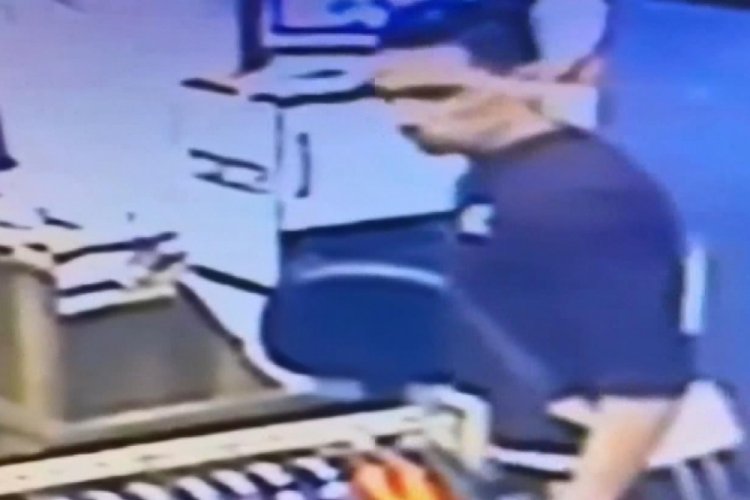 İstanbul Esenyurt'ta m&uuml;şteri gibi girdiği mağazadan cep telefonu &ccedil;aldı