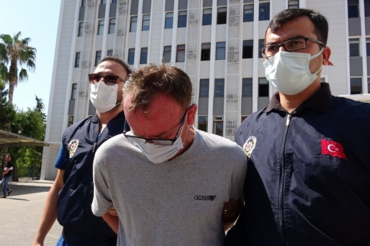 Mersin'de arkadaşını &ouml;ld&uuml;ren adam ağlayarak teslim oldu