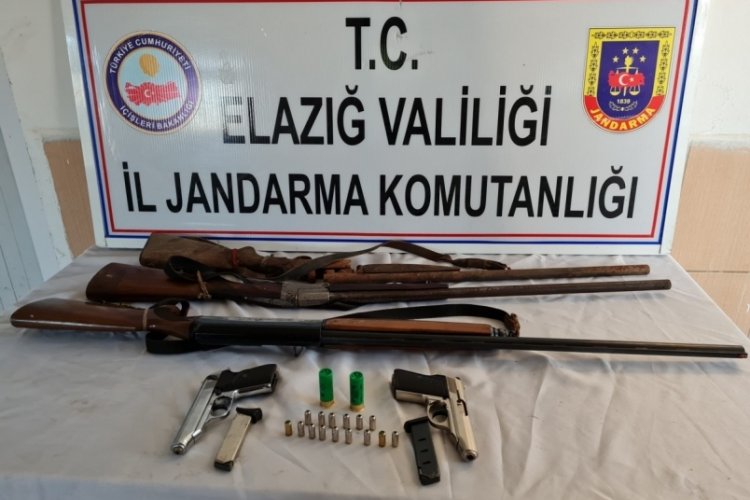 Elazığ'da evinde ruhsatsız 5 silahla yakalandı