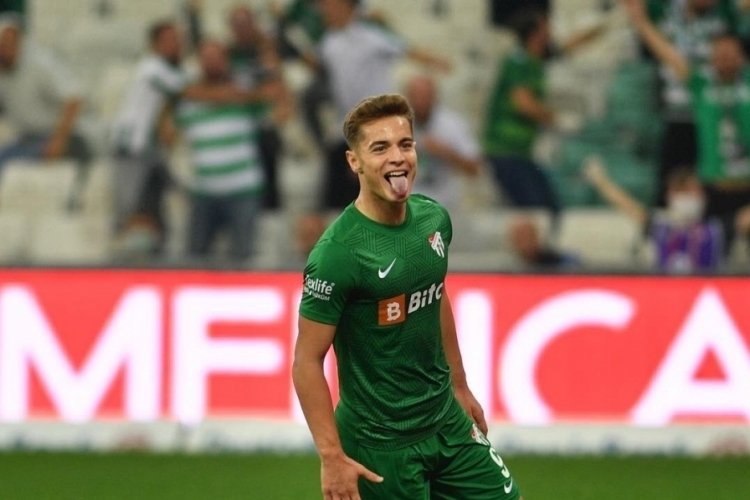 Bursaspor'un gen&ccedil; futbolcusu Batuhan K&ouml;r: "Bursaspor benim tutkum"