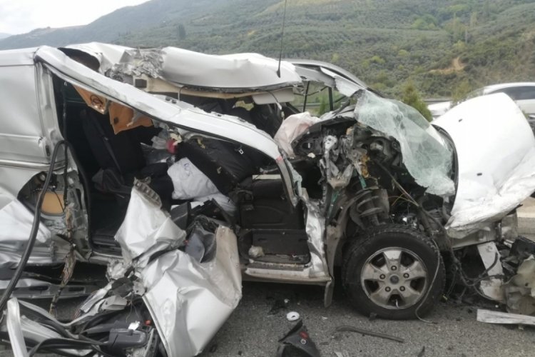 Bursa'da hurdaya d&ouml;nen ara&ccedil;tan burnu bile kanamadan &ccedil;ıkmıştı! Şeker komasına girmiş