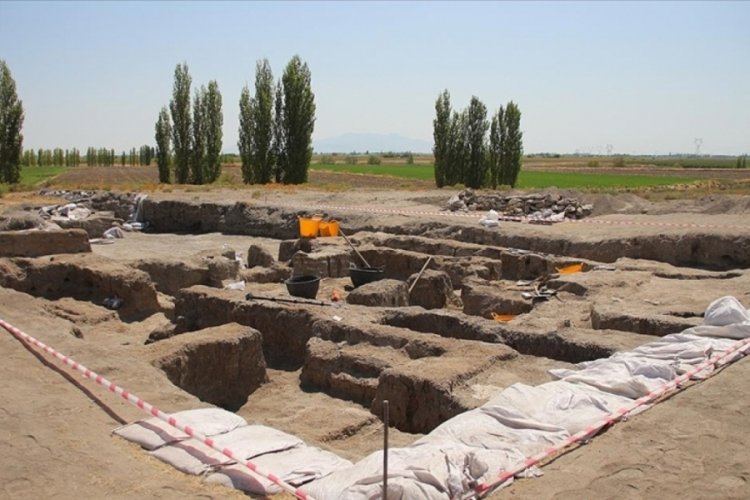 &Ccedil;atalh&ouml;y&uuml;k'te Neolitik evin h&uuml;cre mekanlarında &ccedil;oklu mezarlar bulundu