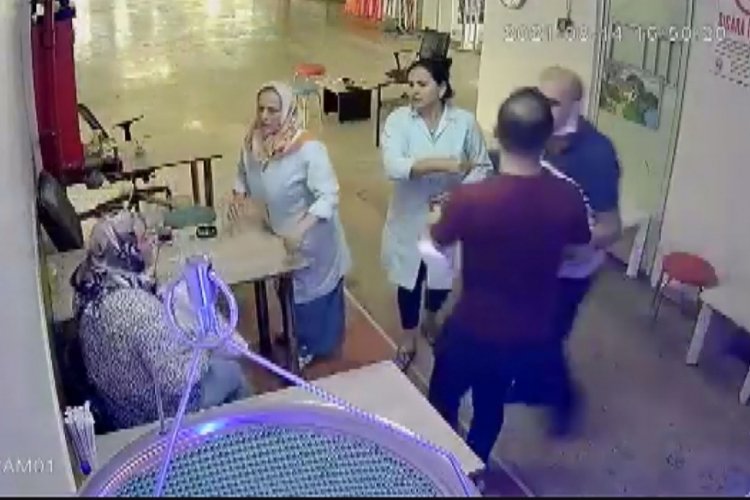 İstanbul'da herkesin i&ccedil;inde eşini d&ouml;vd&uuml;! Uzaklaştırma kararına rağmen yine geldi