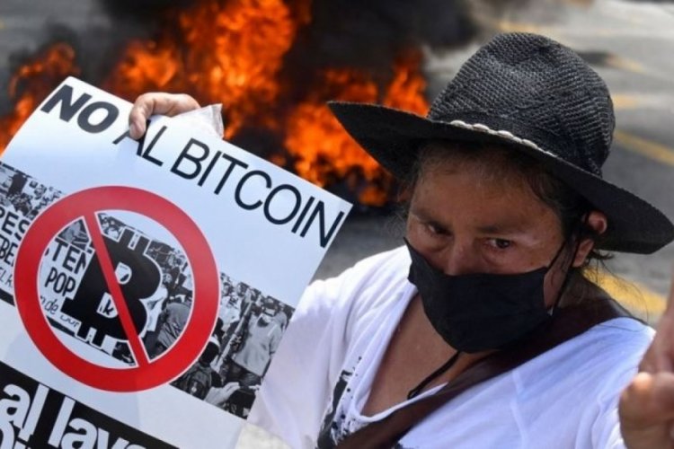 EL Salvador'da Bitcoin protestosu