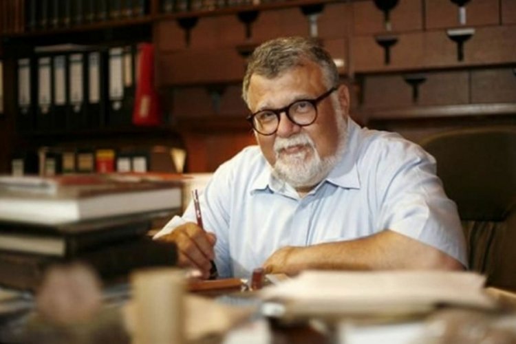 Celal Şeng&ouml;r'&uuml;n bir &ouml;ğrencisini taciz ettiği ortaya &ccedil;ıktı!