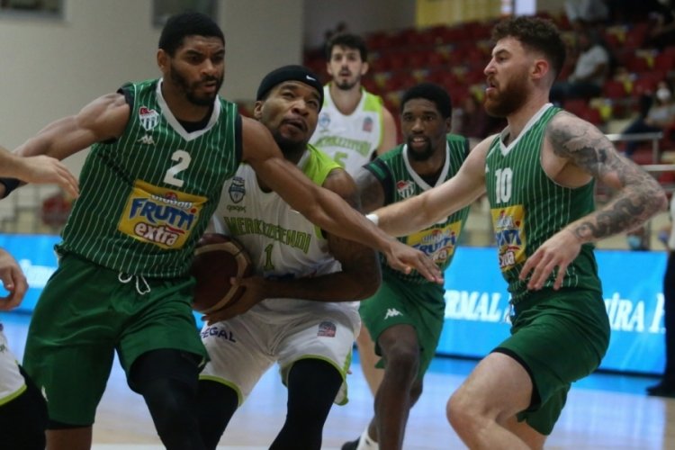 Frutti Extra Bursaspor, Merkezefendi Belediyesi Basket'i 79-64 skorla yendi