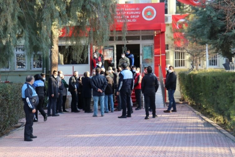 22 yaşındaki gen&ccedil; kız evin &ccedil;atısında &ouml;l&uuml; bulundu