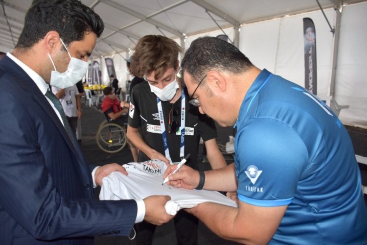 Bursa'da TEKNOFEST liseli gen&ccedil;leri Milli Teknoloji Hamlesi'nde cesaretlendiriyor