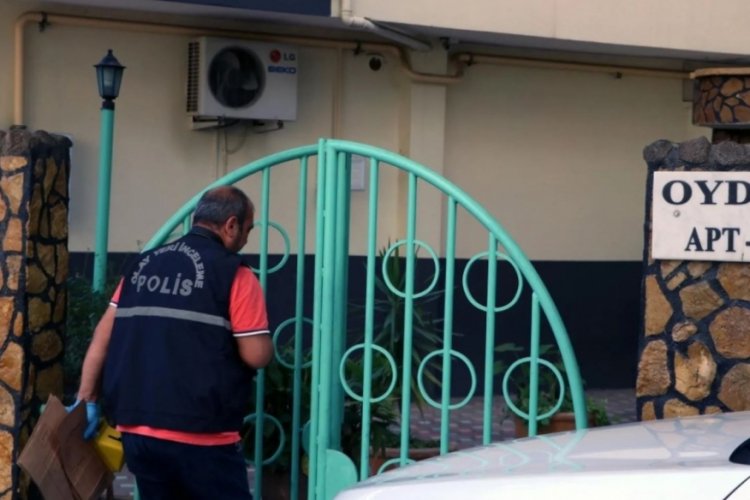 Ayağı kayınca balkon kapısının camı boğazına saplanan adam &ouml;ld&uuml;!&nbsp;