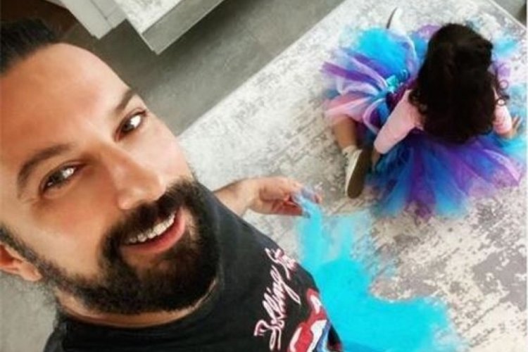 Tarkan paylaştı: Cool baba olmaya &ccedil;alışırken t&uuml;t&uuml;y&uuml; giydirdiler!