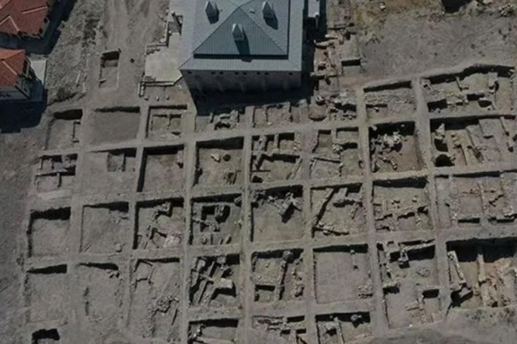 Sivas'ta Sel&ccedil;uklu Sarayı'nın varlığını kanıtlayan izlere rastlandı